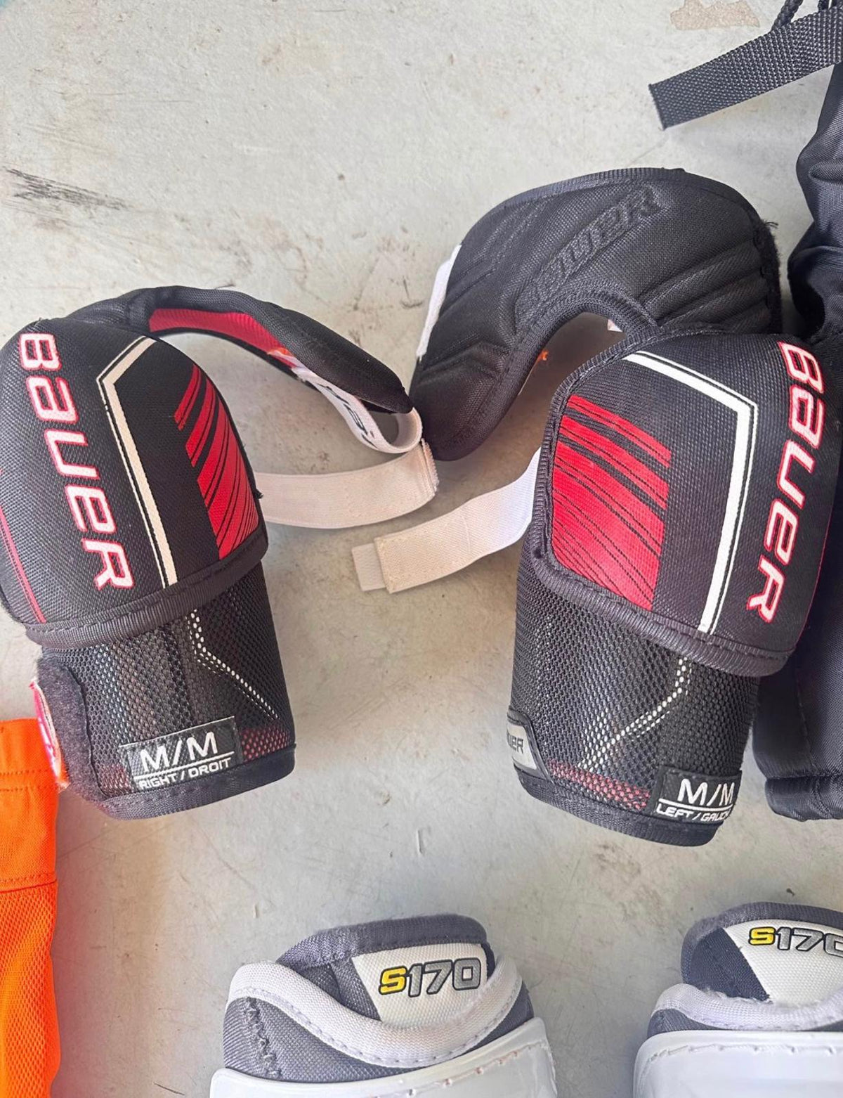 Bauer Hockey Elbow Pads – Size Medium