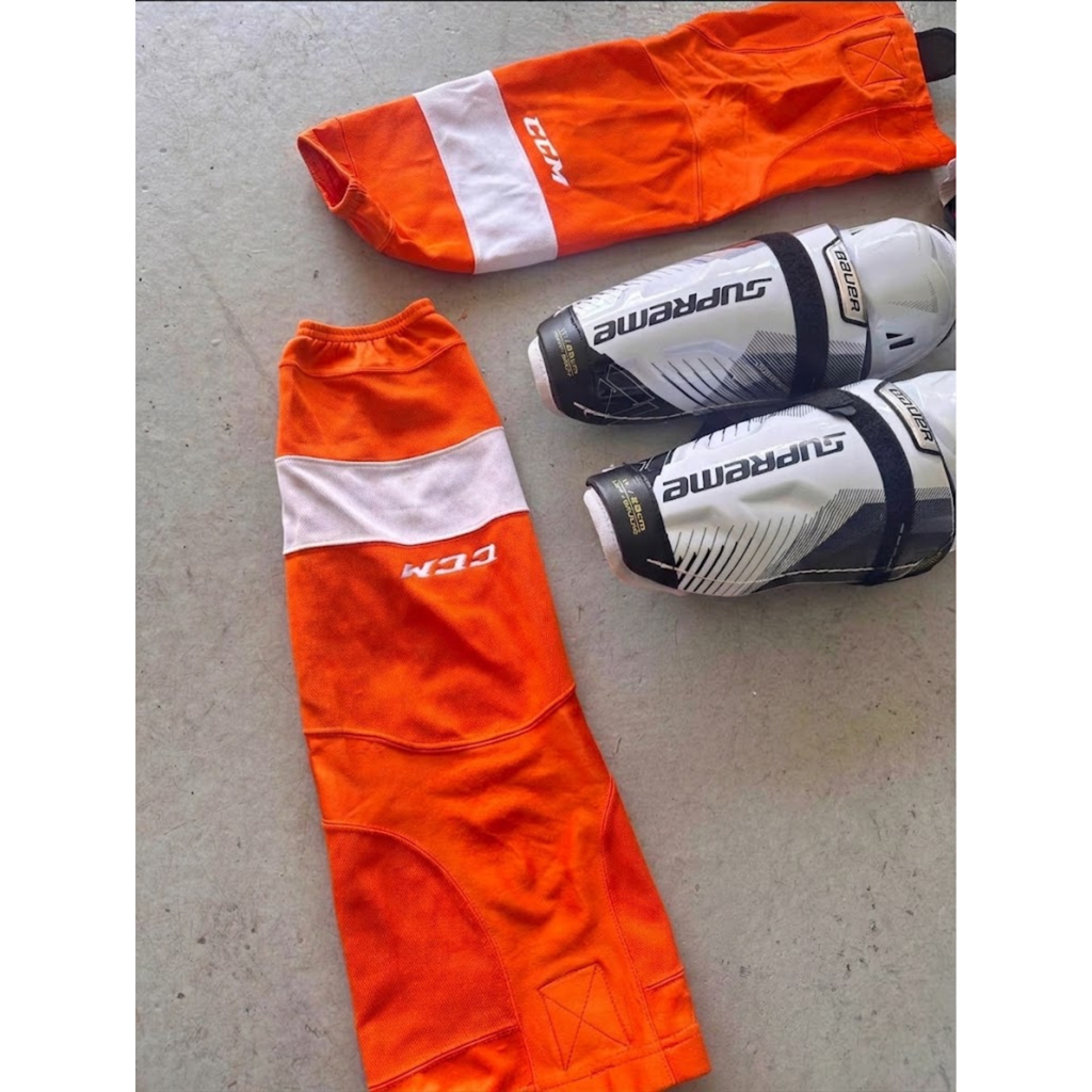 Bauer Supreme Junior 11" Hockey Shin Guards with CCM Sock Covers (Pair)