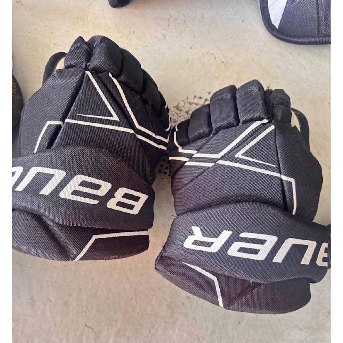 Bauer Junior Hockey Gloves – 10"